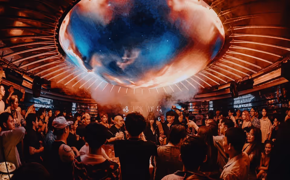 Astrix Saigon — Lounge Club District 1