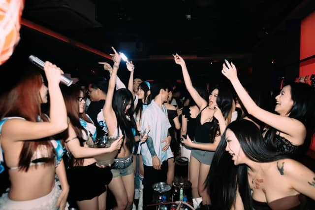 Neighborhood — House Party Club tại Quận 1, ảnh 7