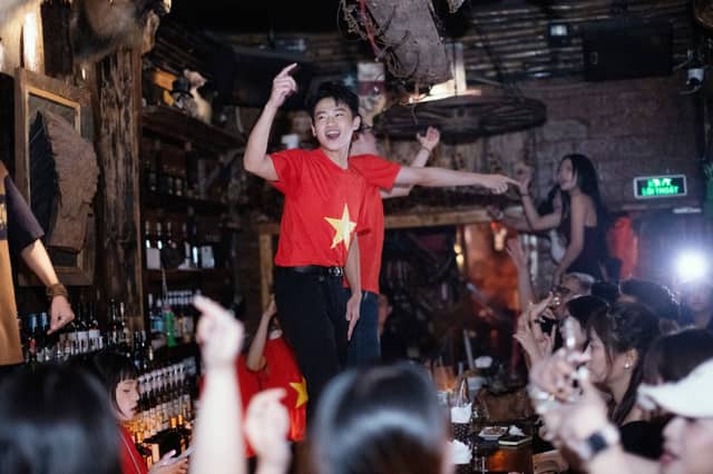 Sixsense Saloon — Saloon & Lounge tại An Biên, ảnh 15