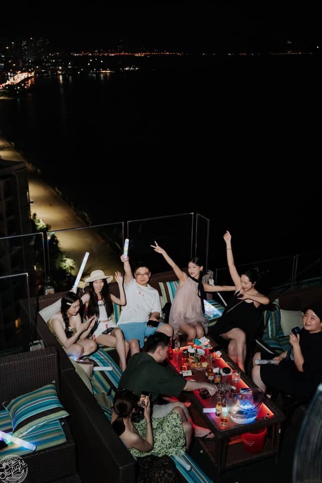 Skylight Nha Trang — Rooftop Beach Club tại Trần Phú, ảnh 10