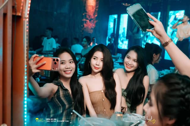Top.U Beer Club — Beer Club & Biểu diễn tại Đống Đa, ảnh 13