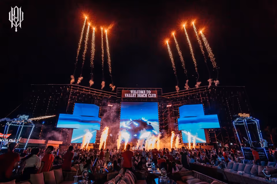 VALLEY Beach Club — Beach Club Bãi Cháy